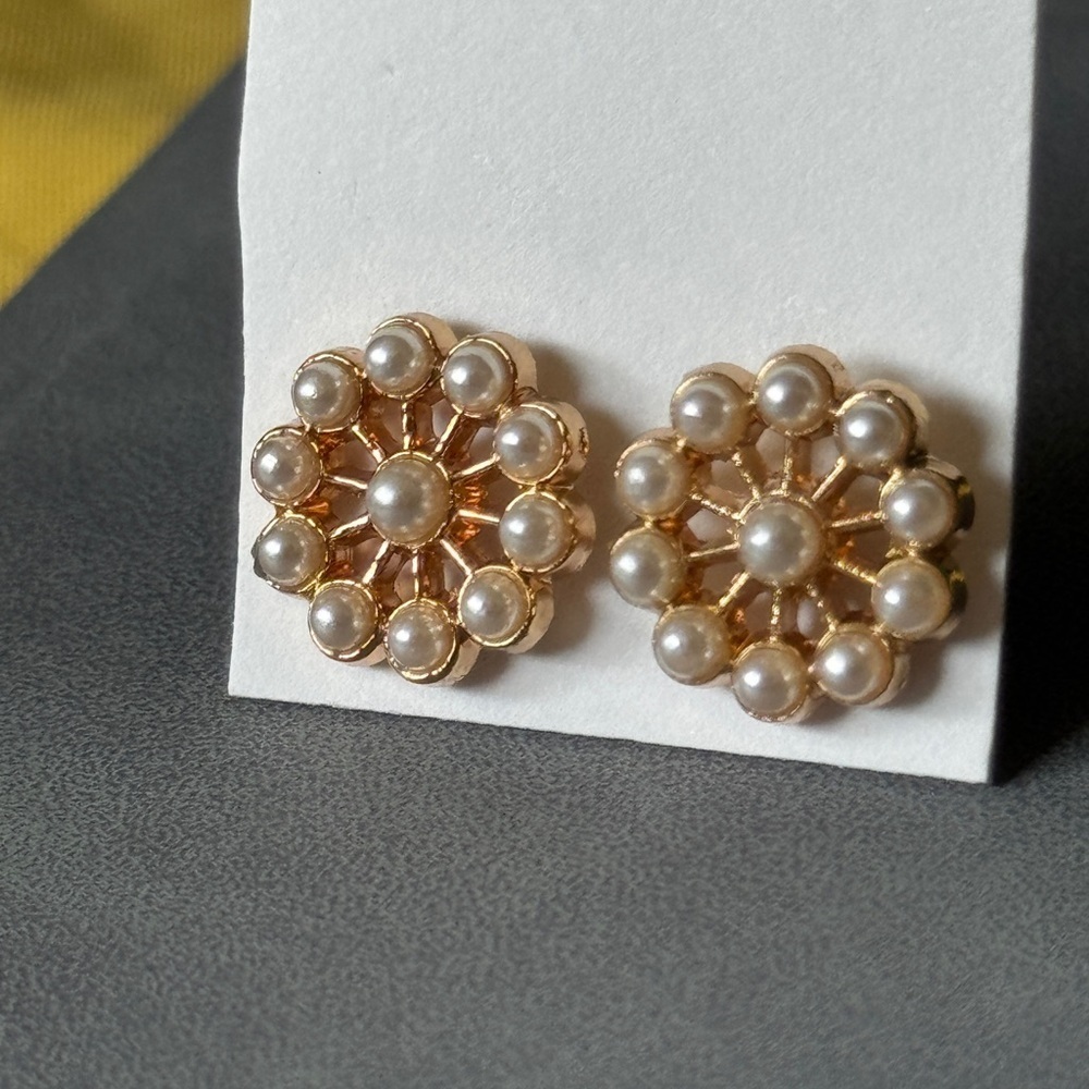 Elegant Gold and Pearl Stud Earrings